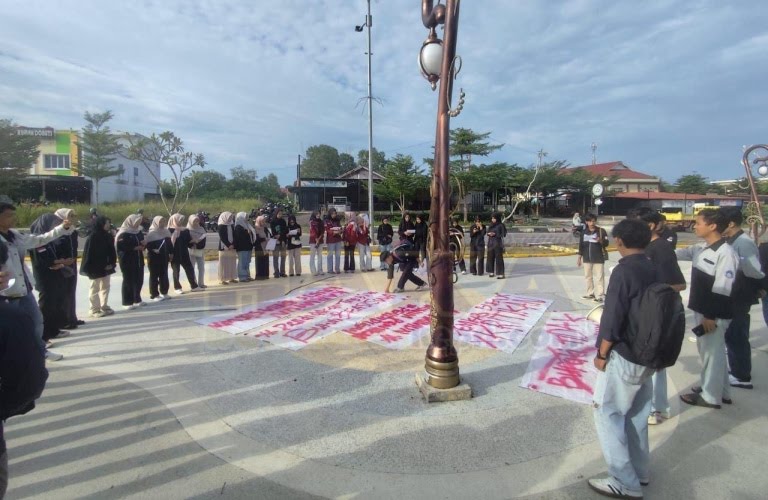 Mahasiswa Demo Desak Bupati Karimun Terbitkan Perda Beasiswa