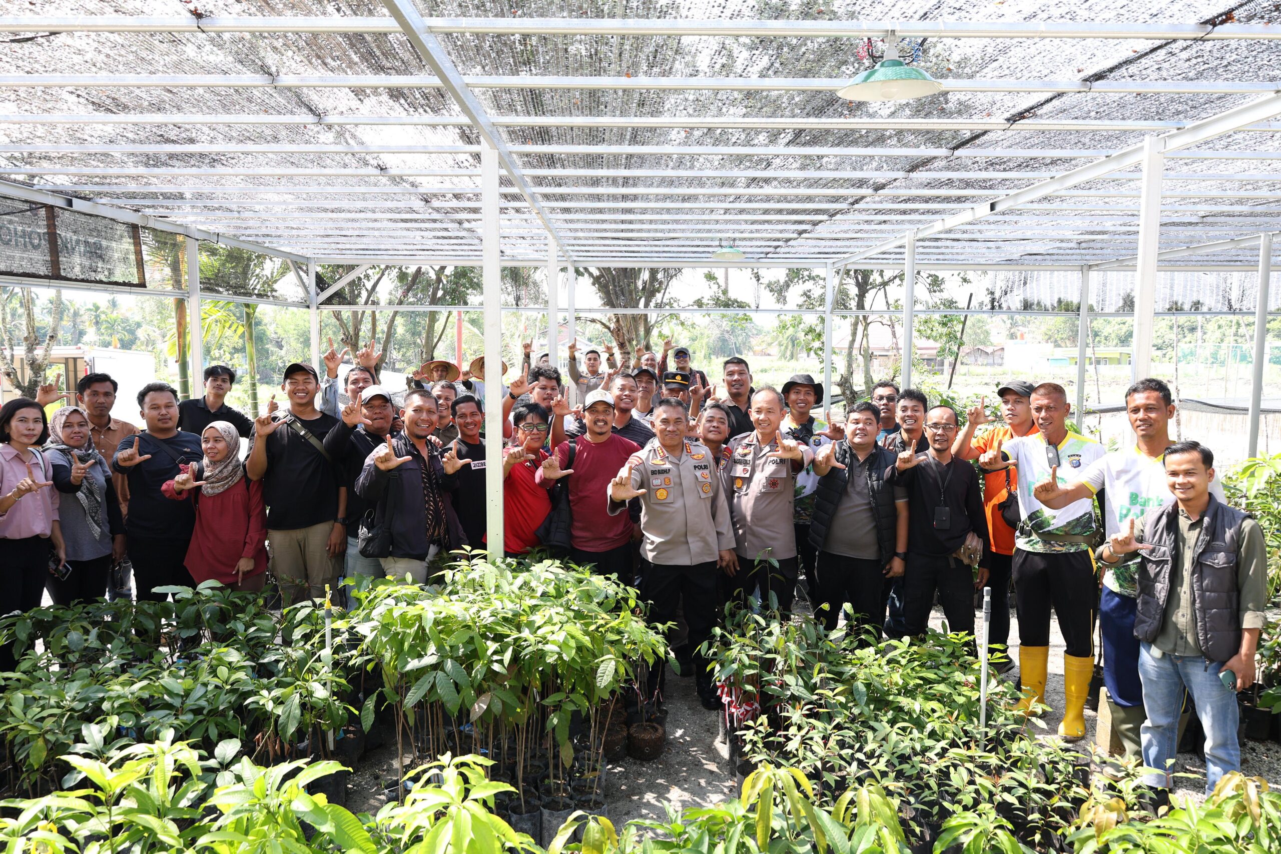 Polda Riau Silaturahmi Bersama Wartawan, Dukung Upaya Pelestarian Lingkungan Melalui Penghijauan